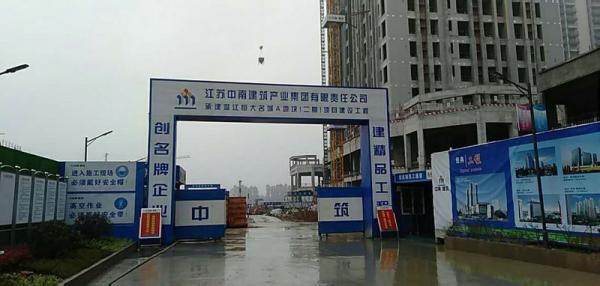 巴音郭楞温江恒大项目成品玻璃钢化粪池安装现场
